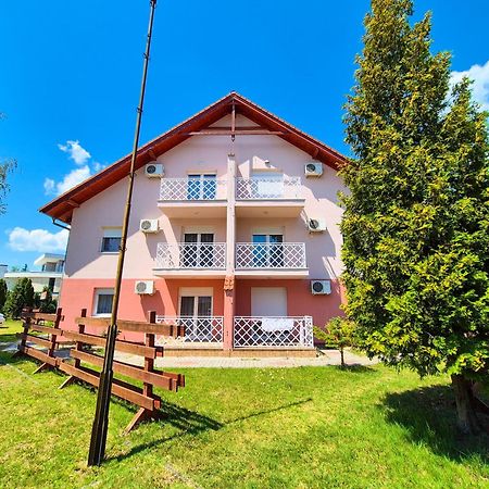 Ildiko Apartmanhaz Zamárdi Buitenkant foto