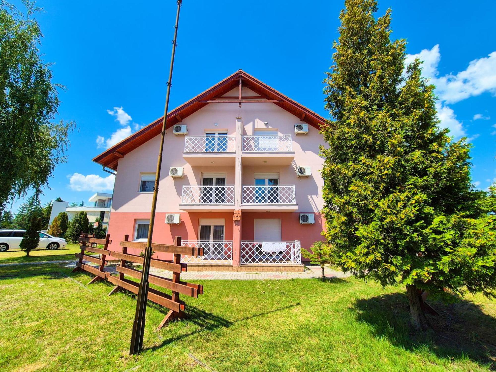Ildiko Apartmanhaz Zamárdi Buitenkant foto