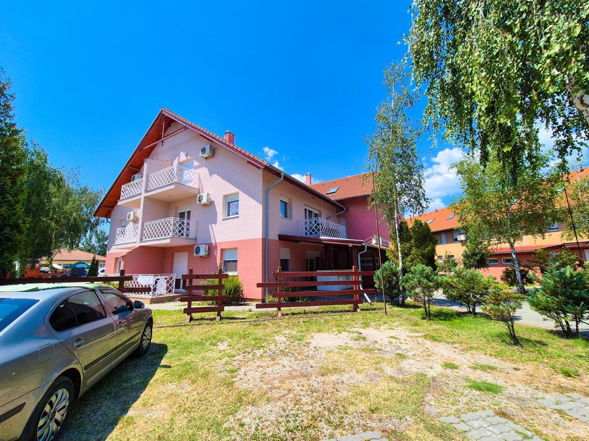 Ildiko Apartmanhaz Zamárdi Buitenkant foto