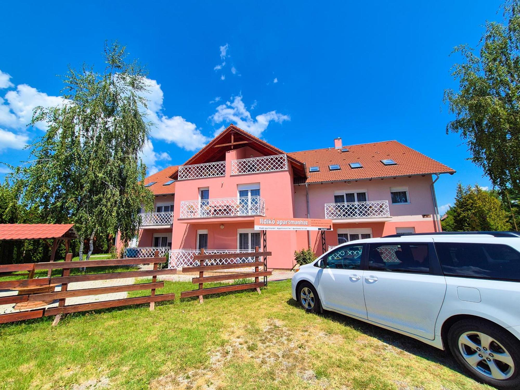 Ildiko Apartmanhaz Zamárdi Buitenkant foto
