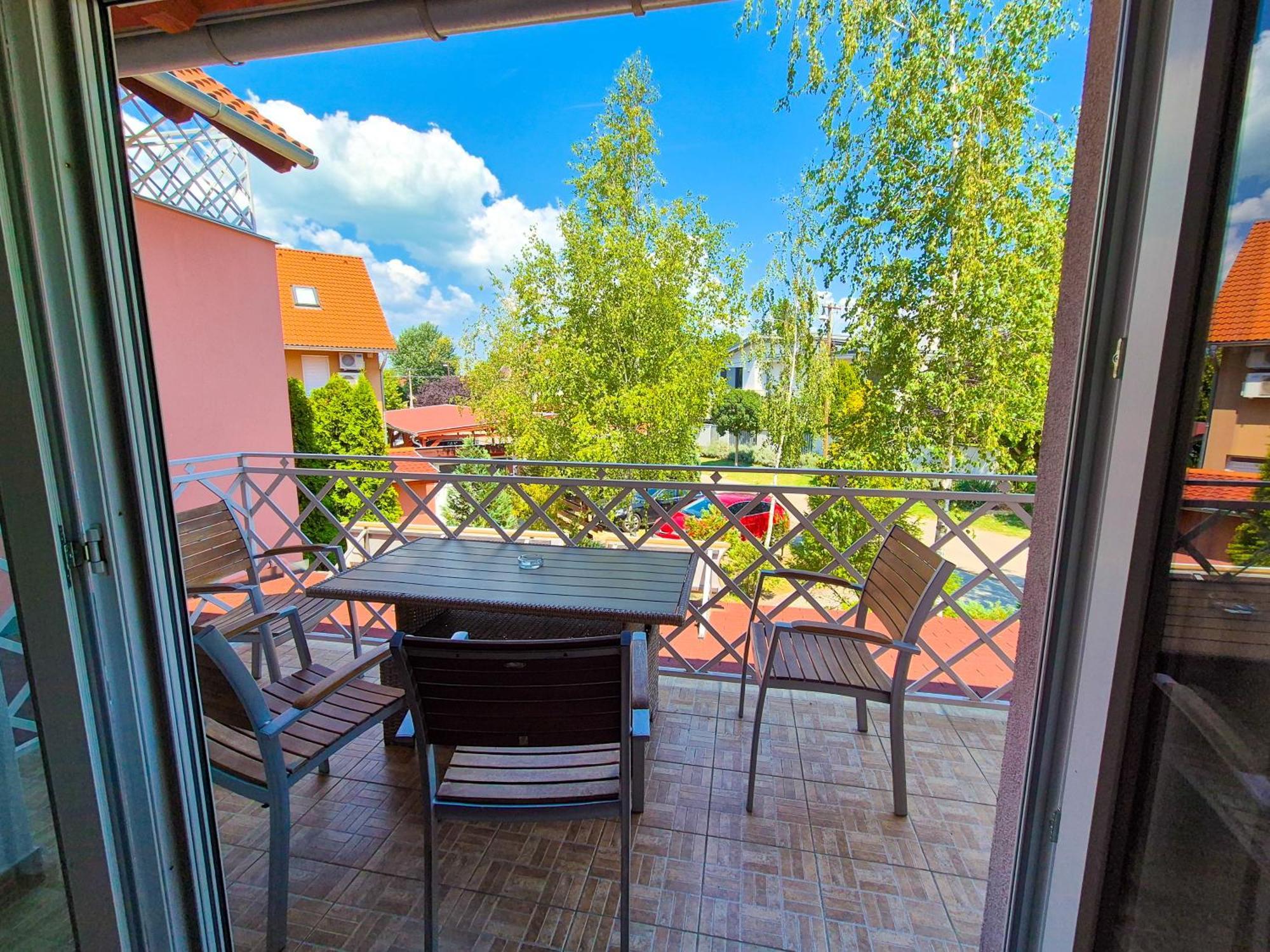 Ildiko Apartmanhaz Zamárdi Buitenkant foto