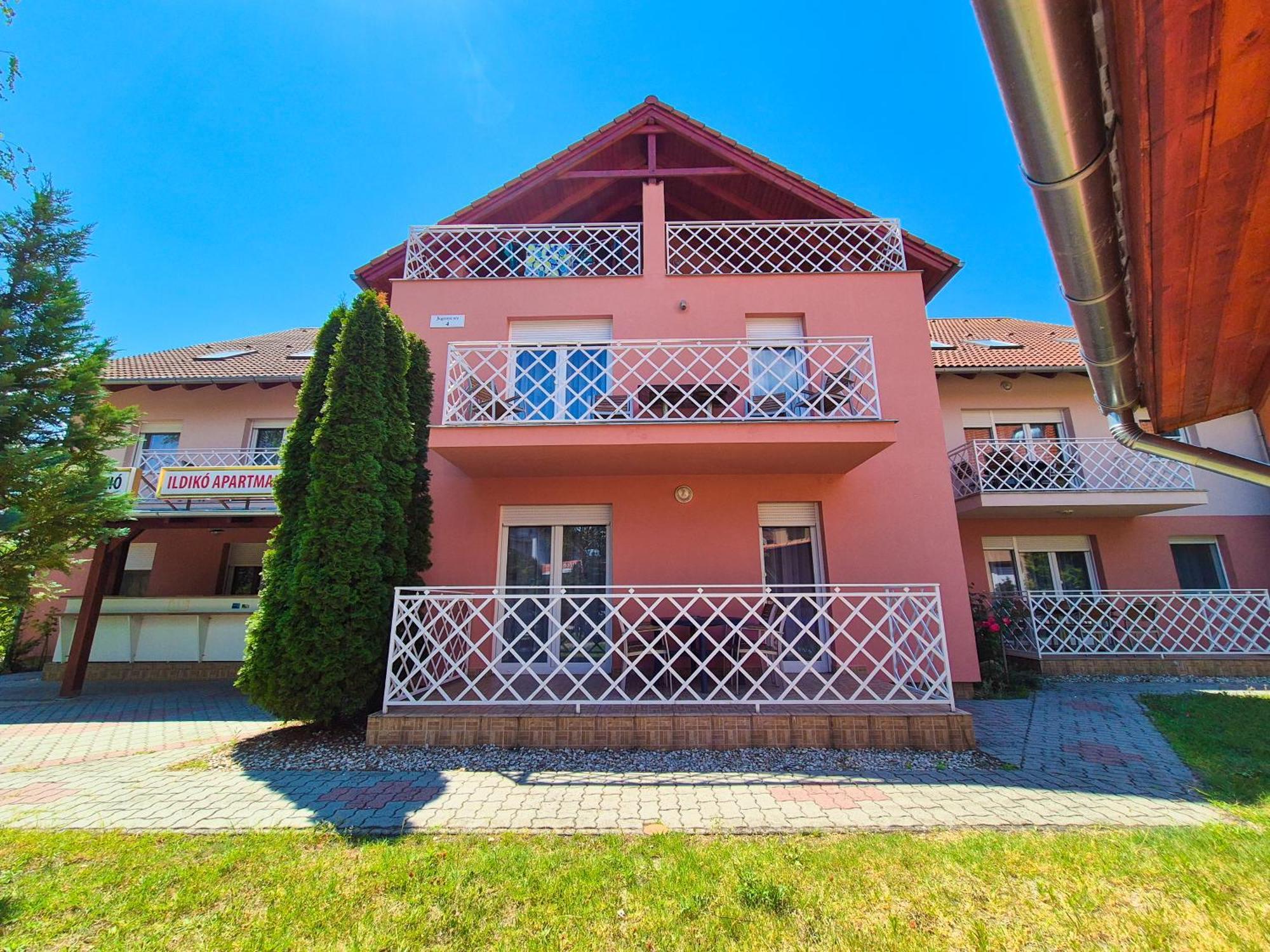 Ildiko Apartmanhaz Zamárdi Buitenkant foto