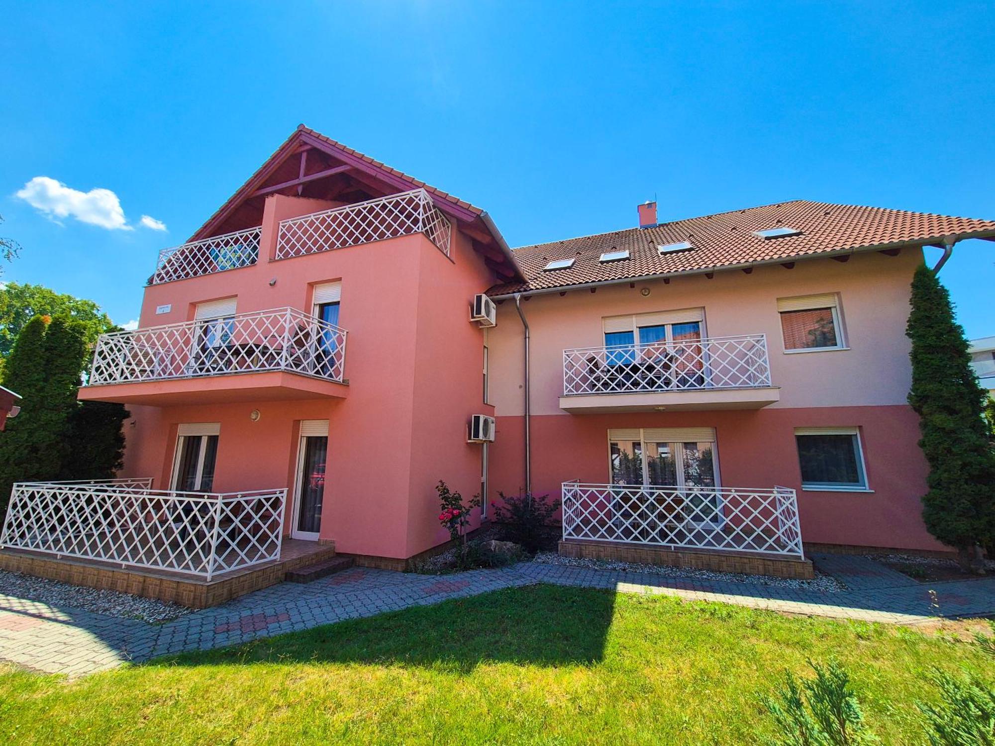 Ildiko Apartmanhaz Zamárdi Buitenkant foto