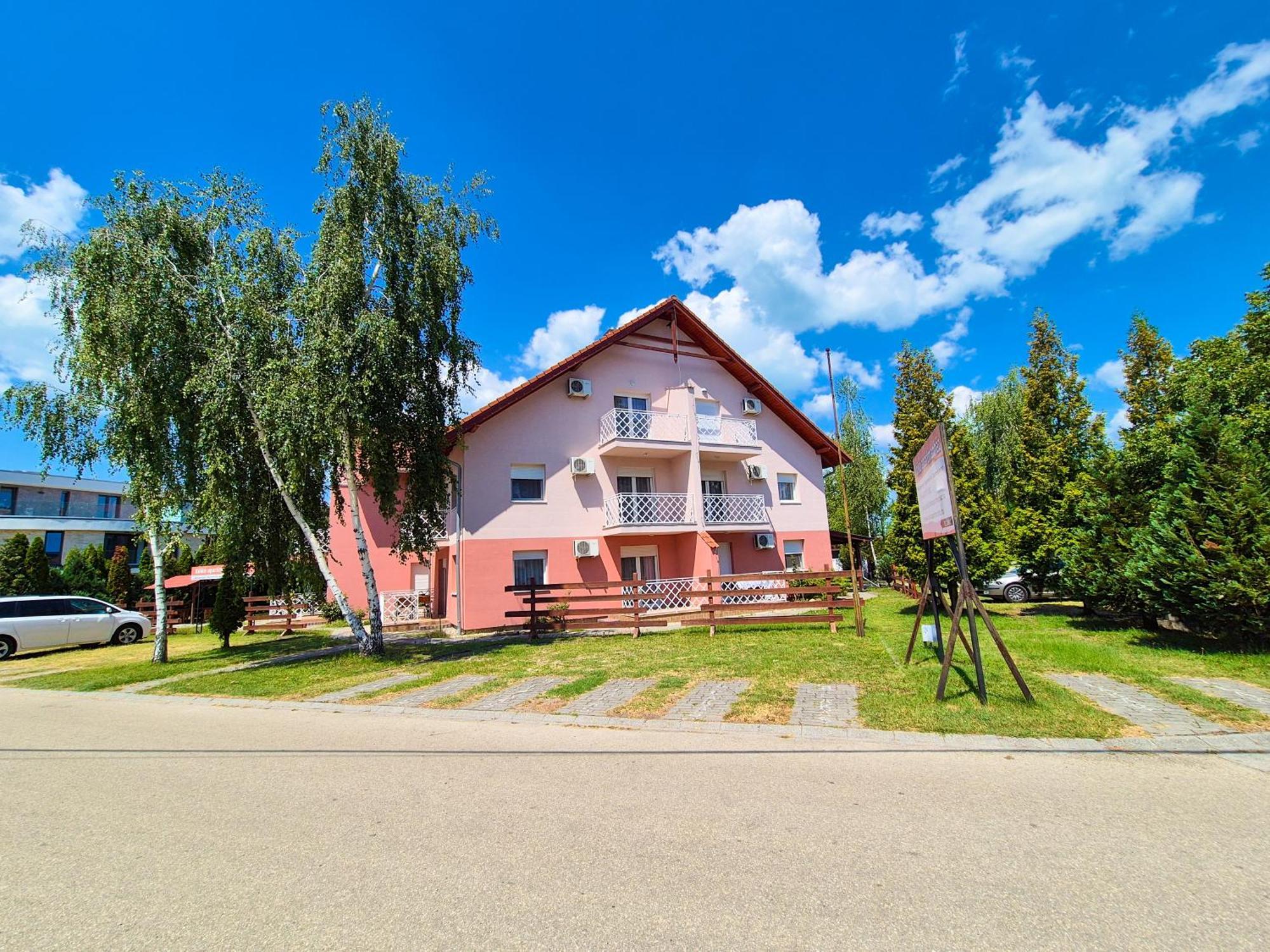 Ildiko Apartmanhaz Zamárdi Buitenkant foto