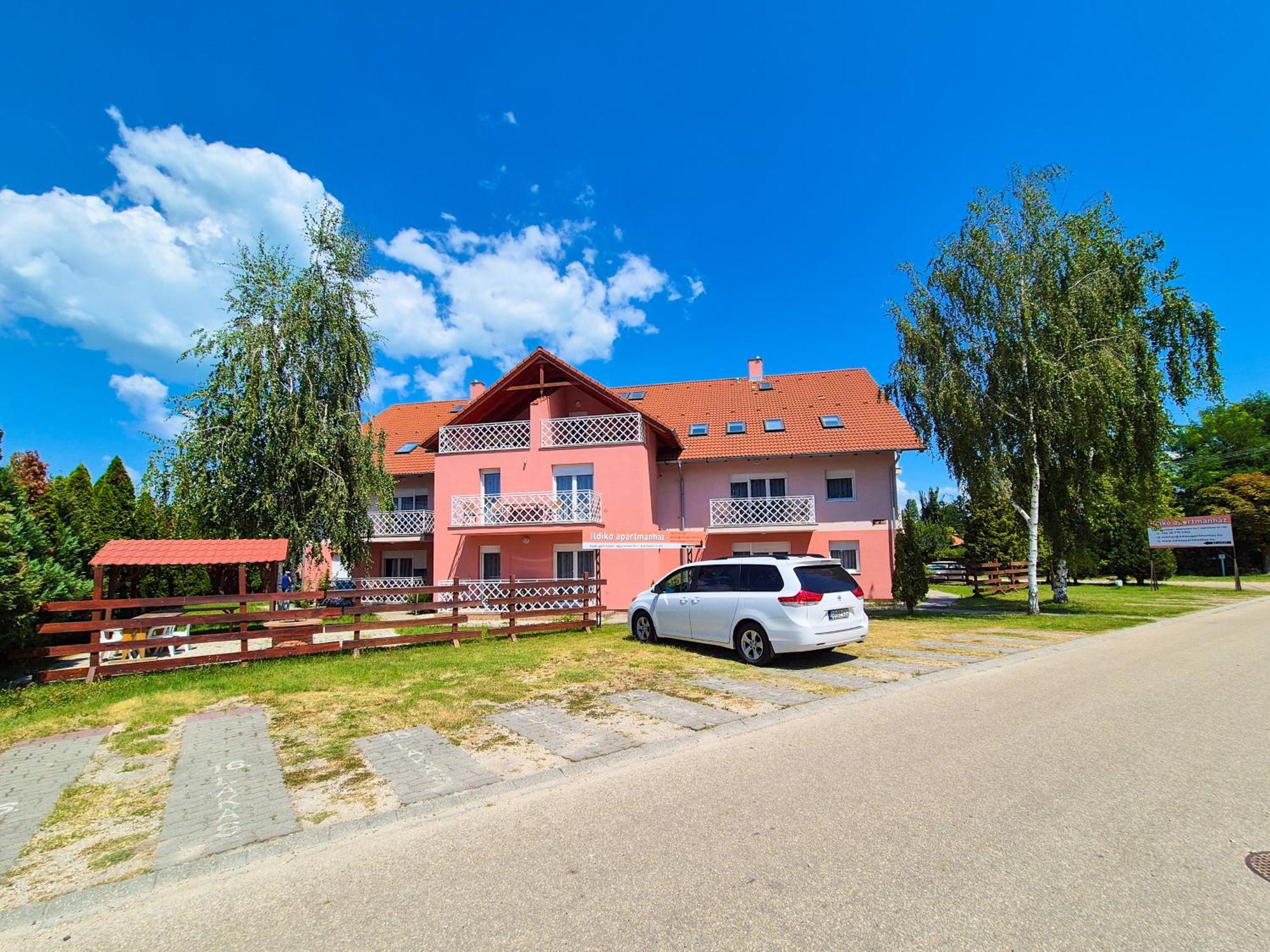 Ildiko Apartmanhaz Zamárdi Buitenkant foto