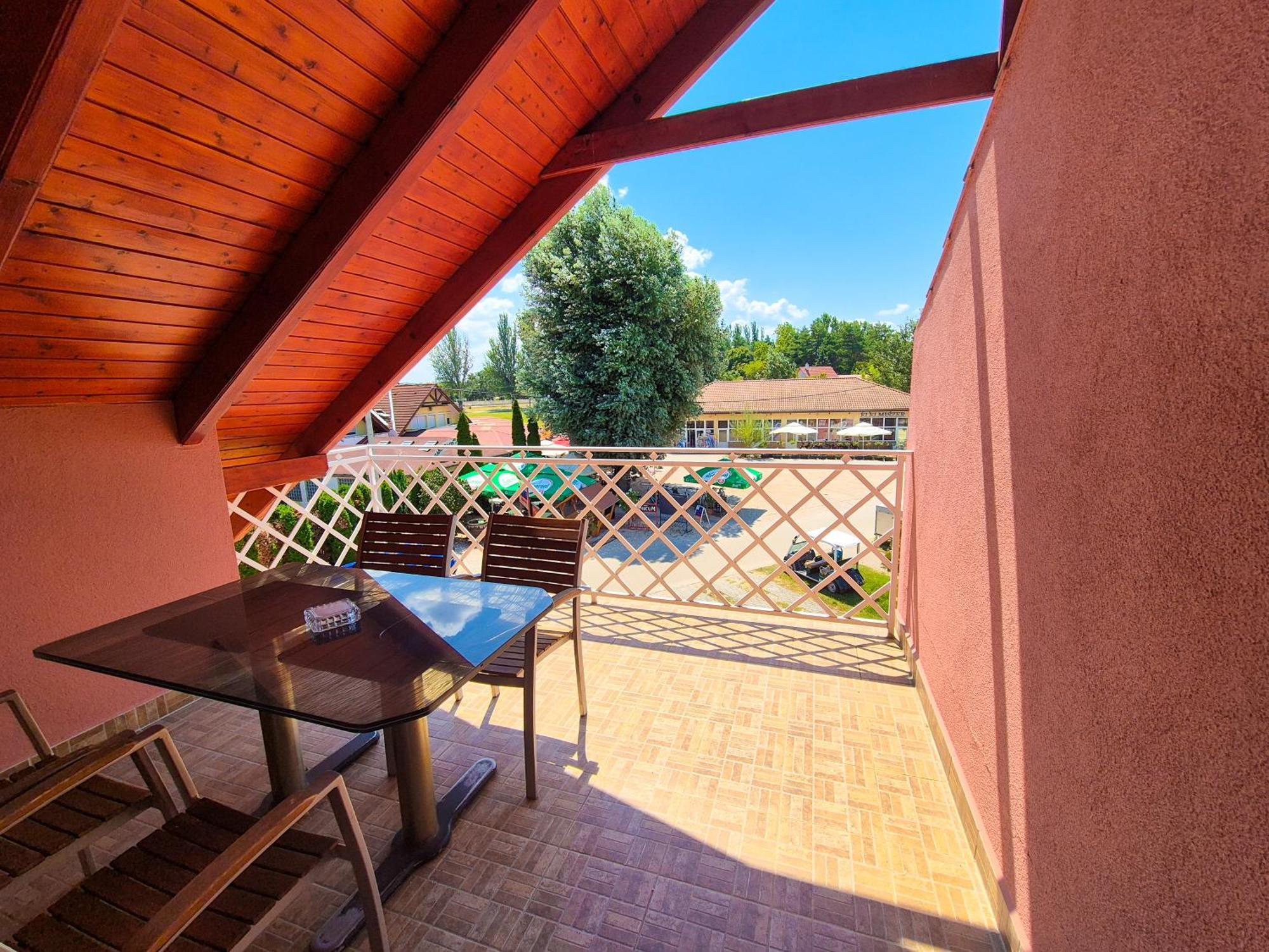 Ildiko Apartmanhaz Zamárdi Buitenkant foto