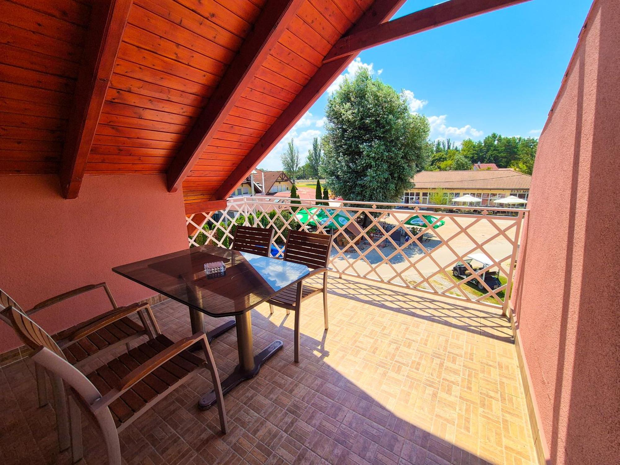 Ildiko Apartmanhaz Zamárdi Buitenkant foto