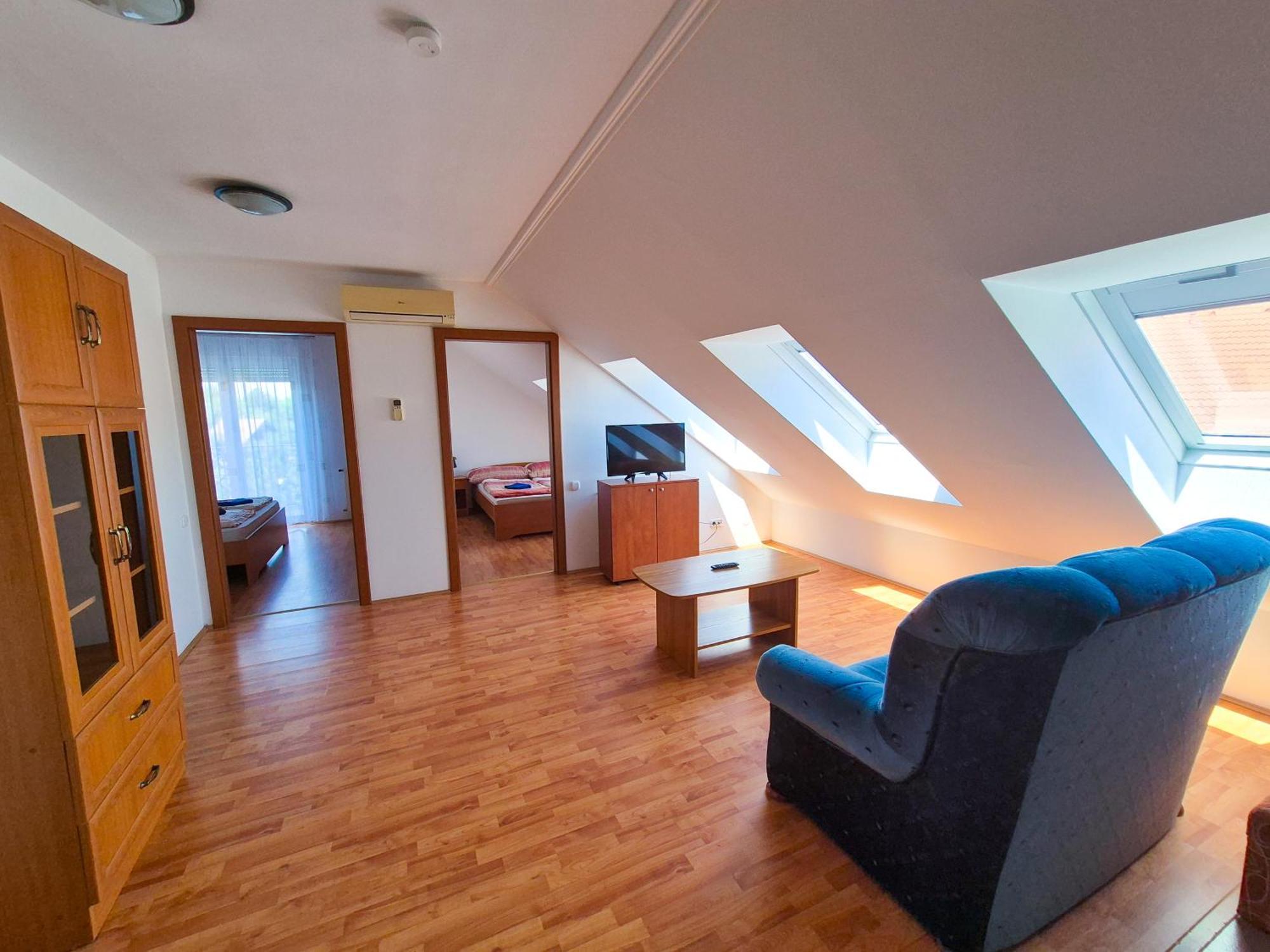 Ildiko Apartmanhaz Zamárdi Buitenkant foto