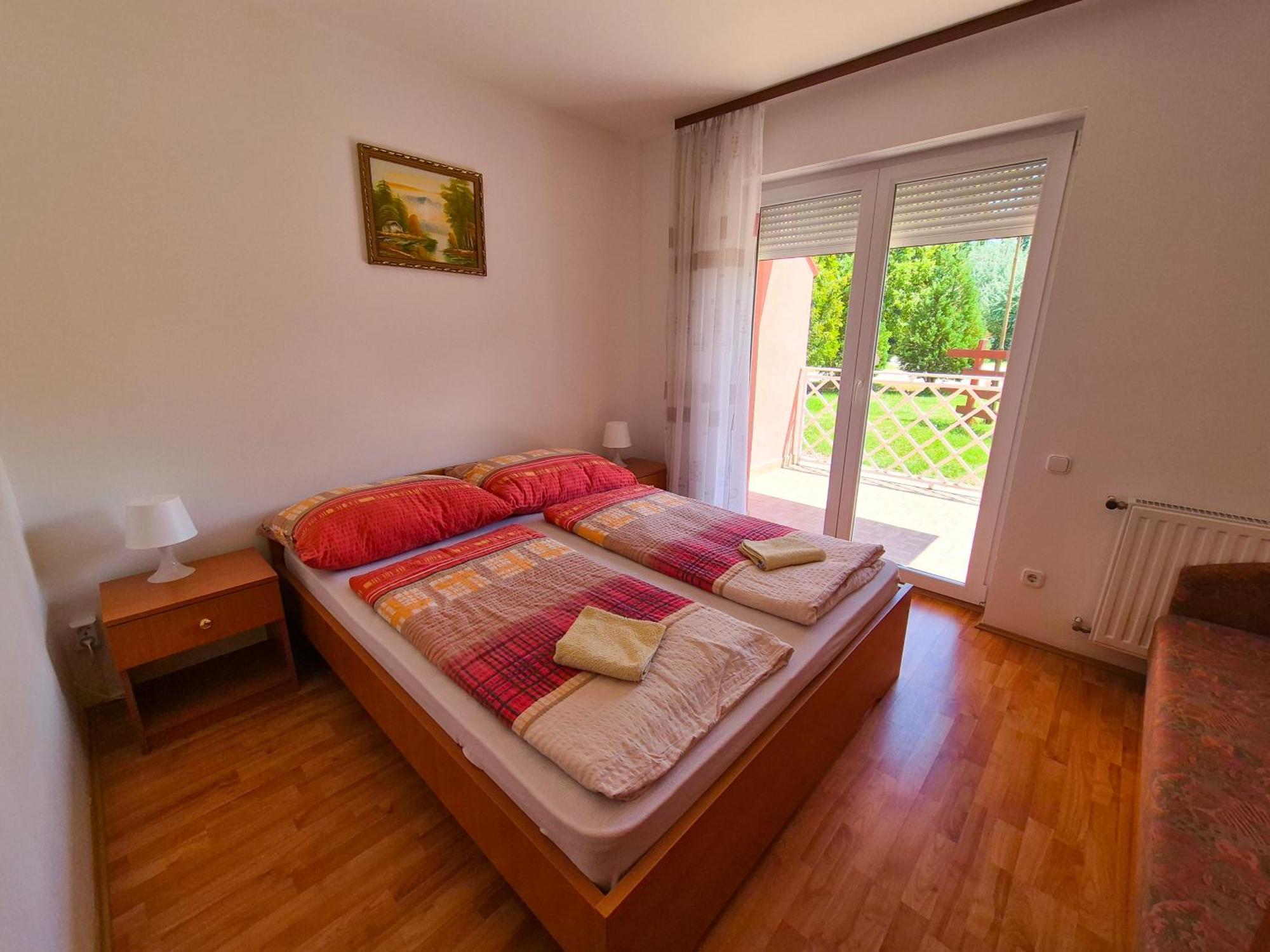 Ildiko Apartmanhaz Zamárdi Buitenkant foto