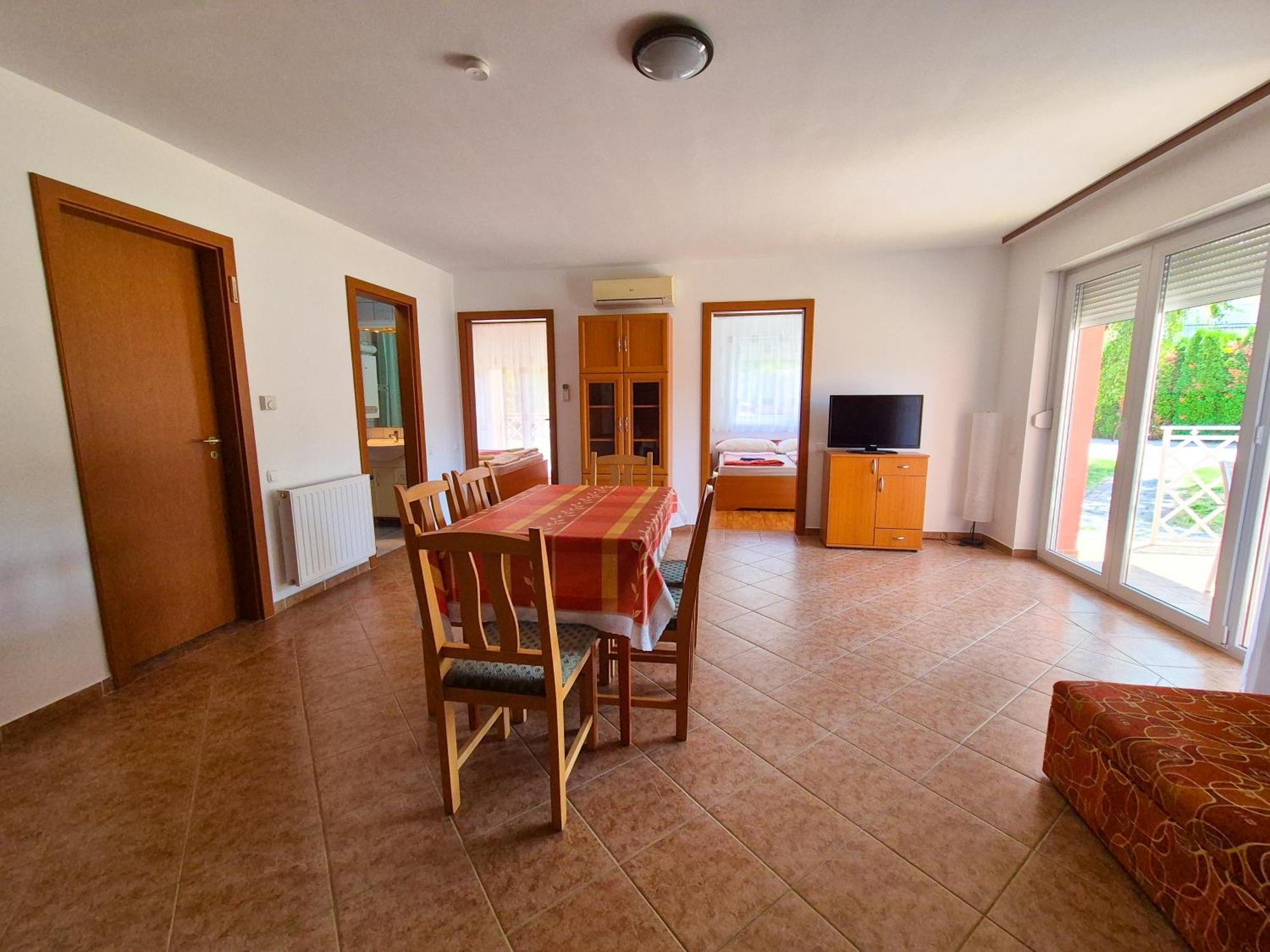 Ildiko Apartmanhaz Zamárdi Buitenkant foto